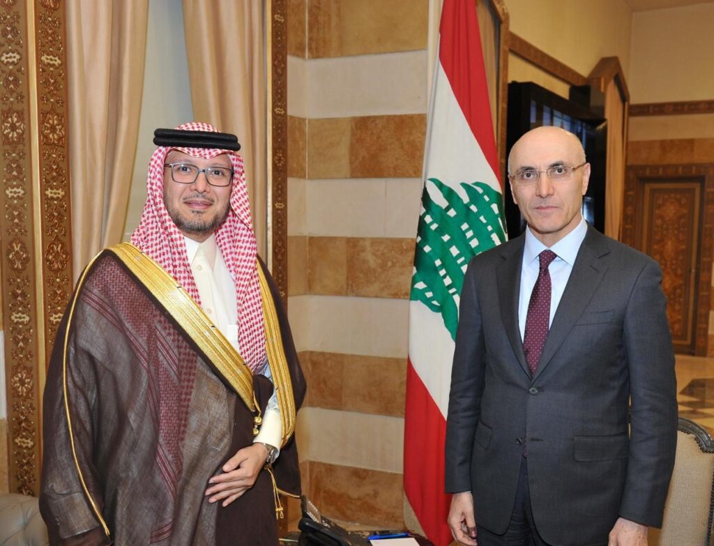 الوزير الحجار يستقبل السفير البخاري استقبل وزير الداخلية والبلديات أحمد الحجار.