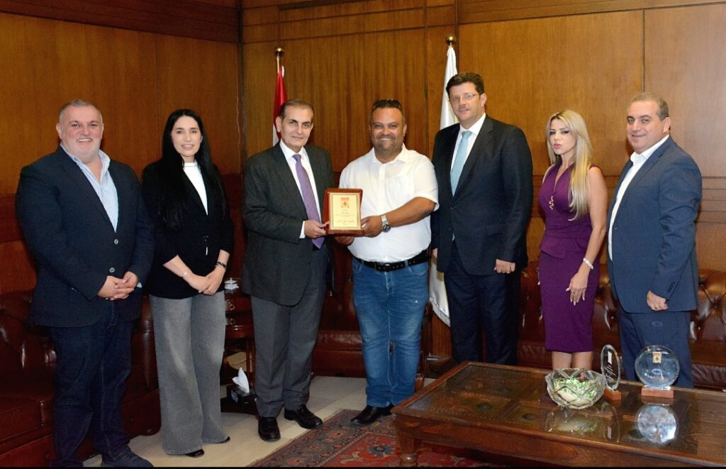 نقابة المحامين في طرابلس كرمت الصحافي رجائي رياض المباشر