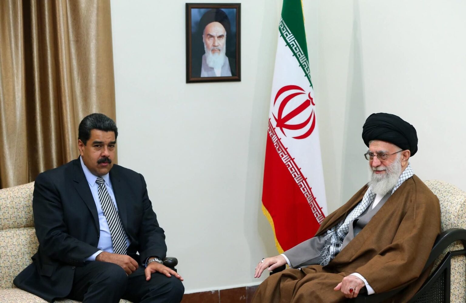 هل تطرق واشنطن باب خامنئي بالإنذار الأخير؟… سيناريو مادورو يقترب من طهران