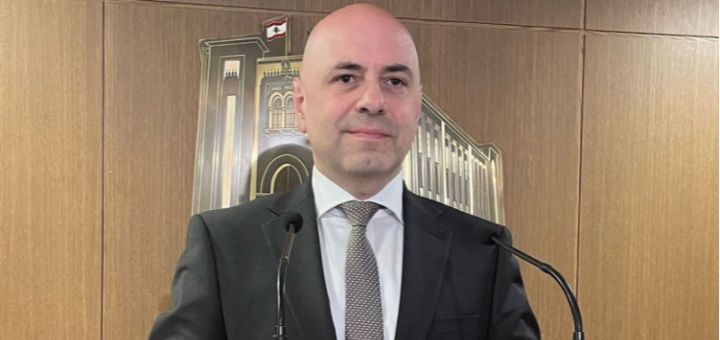 لا يعيد الودائع ولا يرضي صندوق النقد.. حاصباني يعترض على تعميق الفجوة المالية