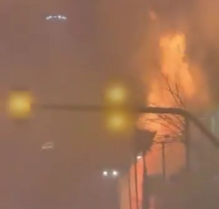 احتجاجات إيران تتصاعد: حريق يودي بحياة مدّعي عام وعناصر أمن