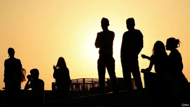 بعد سقوط الأيديولوجيات: العدمية السياسية عند الشباب العربي واللبناني